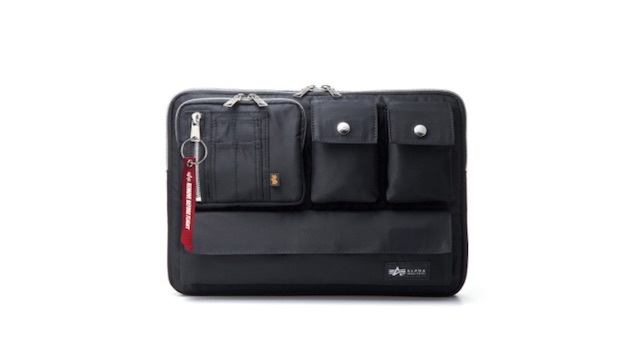 マウスも充電ケーブルも全部いれ。機能が充実したサンワダイレクトのパソコンケース