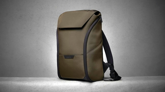 ビジネスユース特化型バックパック『The Capstone Backpack』【今日のライフハックツール】