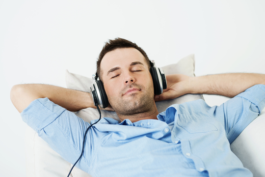 記憶の定着のカギは寝ているときの臭いや音。効果的な睡眠学習の手法「TMR」とは?