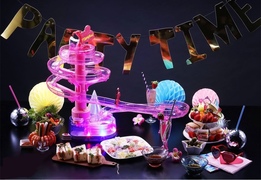 インスタ映えるの? 「そうめんスライダー ナイトプール」で今夜はそうめんナイト