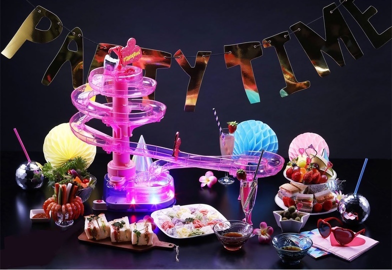 インスタ映えるの? 「そうめんスライダー ナイトプール」で今夜はそうめんナイト