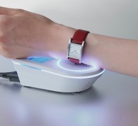 普通の時計を電子マネーに。 Felica決済ができる「wena wrist」の付け替え用レザーバンド