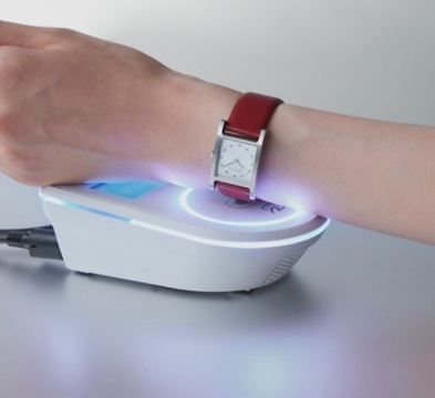 普通の時計を電子マネーに。 Felica決済ができる「wena wrist」の付け替え用レザーバンド