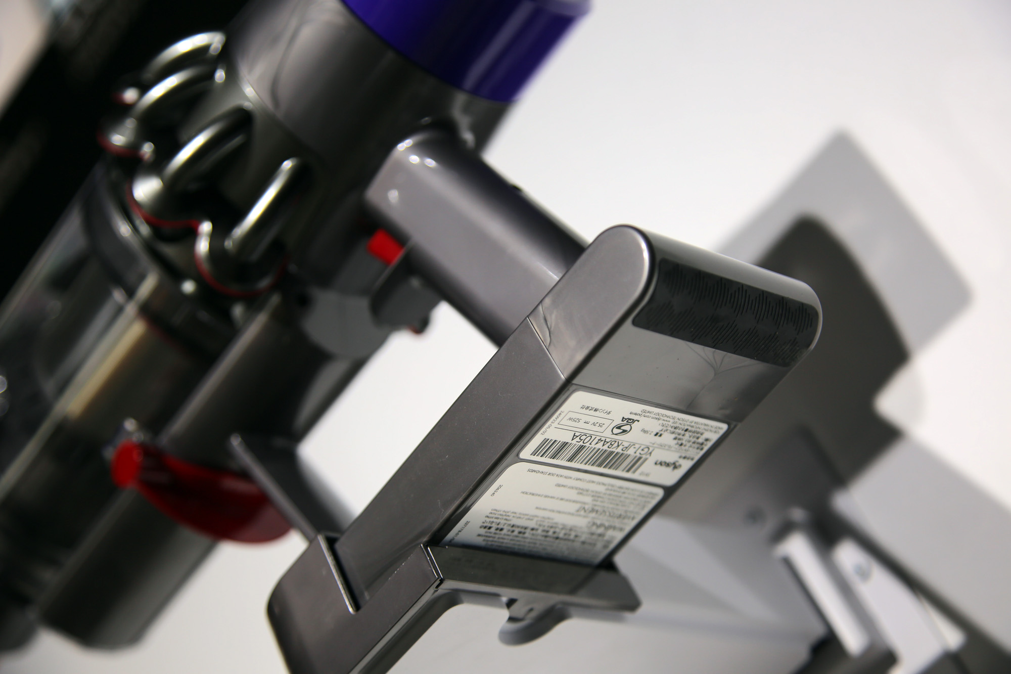 ダイソンのコードレス掃除機「Dyson Cyclone（サイクロン）V10」が