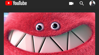夜間の視聴にぴったり。iOS向けYouTubeアプリに「ダークモード」が登場