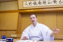 惹かれたのは、神道の懐の深さ。史上初の外国人神主はこうして生まれた