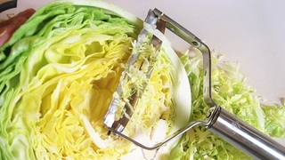 千切りキャベツは包丁を使わないほうが作りやすい【今日のライフハックツール・ベスト版】