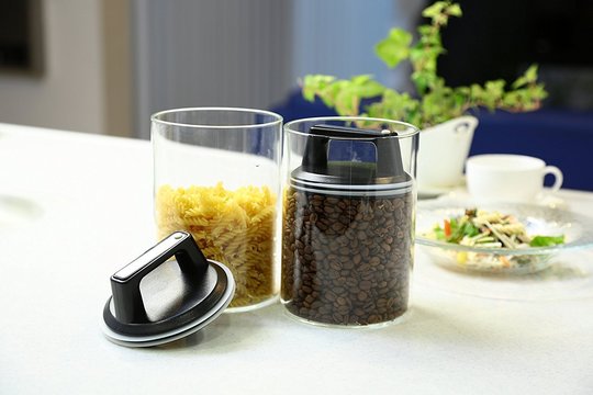 梅酒や漬けものづくり、下味の漬けこみにも。食材を湿気から守ります