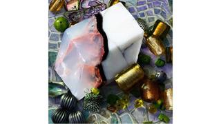 新たなスタートをきったあの人にも。宝石のような石鹸でバスルームに彩りを