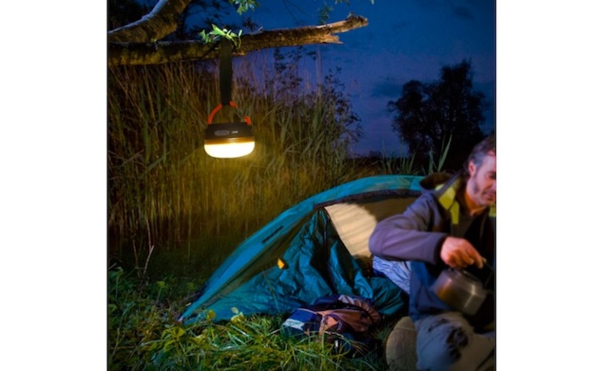 機能性こそ正義。モバイルバッテリーにもなるAUKEYの「LEDランタン」