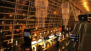 空港のバーを賢く利用する6つの方法