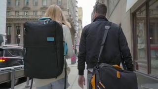 内でも外でも機動力が高すぎる「背負えるトラベルバッグ」【今日のライフハックツール】