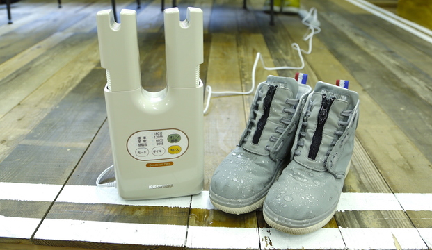 【読者限定で20%オフ】エチケットは足元から。脱臭力と乾燥力を備えたアイリスオーヤマのくつ乾燥機「カラリエ」