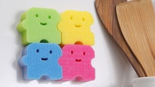 省スペースで機能的なものを。キッチンやお風呂で使えるスポンジキャッチャー・貼りつくスポンジまとめ