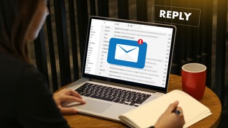 確実に返信をもらうコツは、メールを送る時間帯にあった：調査結果