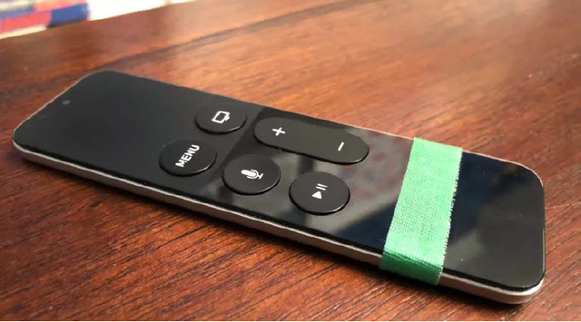 ダサいけど実用的。Apple TVのリモコンにテープを貼るべき理由