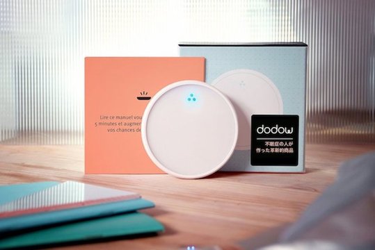 【人気のアイテム】おどろくほどシンプルに。自然と眠りに落ちる光のメトロノーム｢Dodow｣