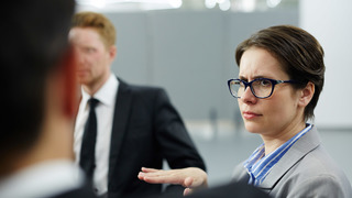 毒のある同僚と距離をおいて快適に働けるようになるヒント