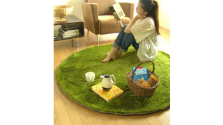 部屋にグリーンがほしいなら、芝生風マットがいいかもね