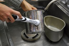 細かな汚れも根こそぎ落とそう。水回りの掃除に使える便利なブラシまとめ