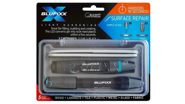ケーブルやおもちゃの補修に。LEDライトを当てると固まるドイツBlufixx社の「液体プラスチック接着剤」