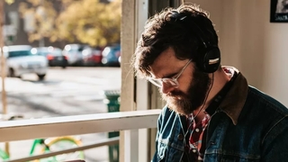 最新のWindows10では、アプリごとに「スピーカー」か「ヘッドフォン」を選択できる