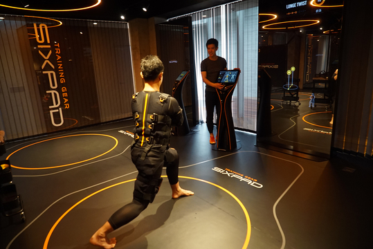 時間をかけず効率よく筋肉をつけたい。忙しいビジネスパーソンの願いをかなえるジム「SIXPAD STATION」体験