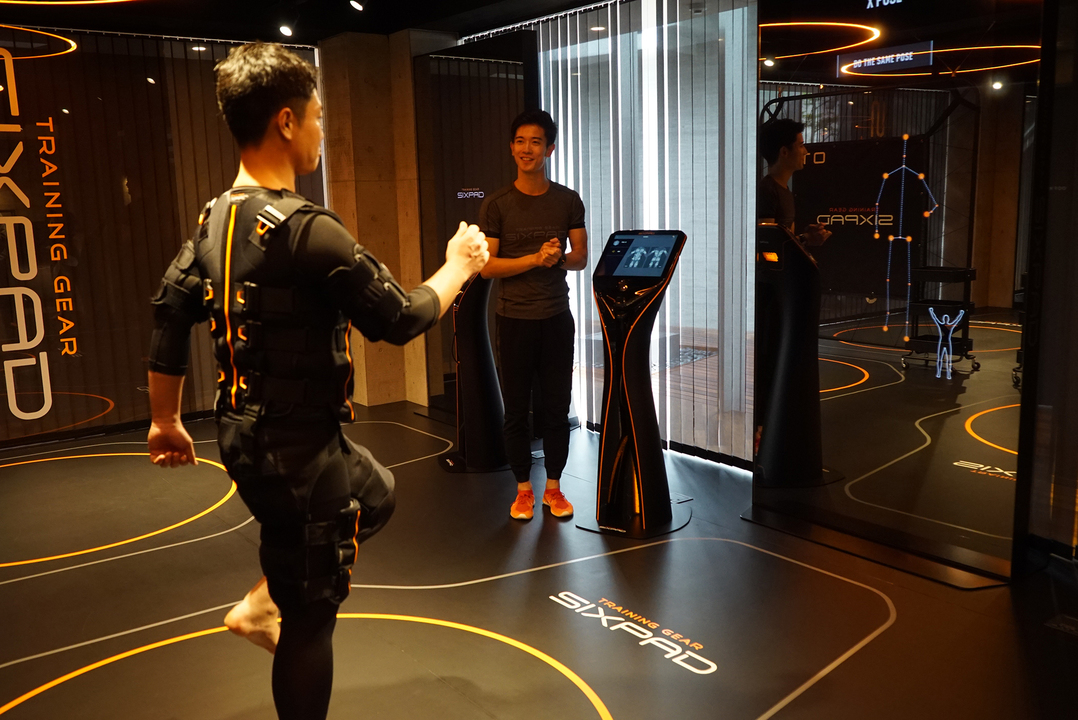 sixpad_walking