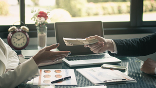 どんなに頑張っても、仕事で稼ぐ金額の方が大きい？ ｢投資｣だけで暮らしていくことは可能か 〜マネーハック心理学