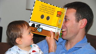 動画より、絵本の読み聞かせが子どもの脳の発達に良い理由