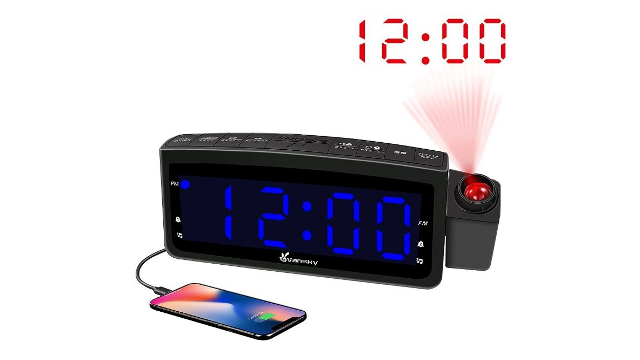 【本日のセール情報】Amazonタイムセールで80%以上オフも! FMラジオ付きの天井に投影できる目覚まし時計やコンパクトなメガネ洗浄機がお買い得に