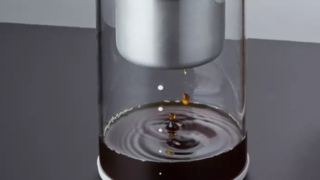 特許技術で自宅にいながらカフェ並のコールドブリューが堪能できるコーヒーメーカー【今日のライフハックツール】