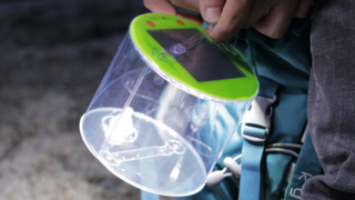 実用にも装飾にも使える、提灯みたいにたためて水にプカプカ浮くソーラーライト【今日のライフハックツール】