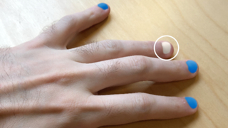 手の写真を撮るだけ、さまざまな色のマニキュアを試し塗りできるアプリ「Wanna Nails」