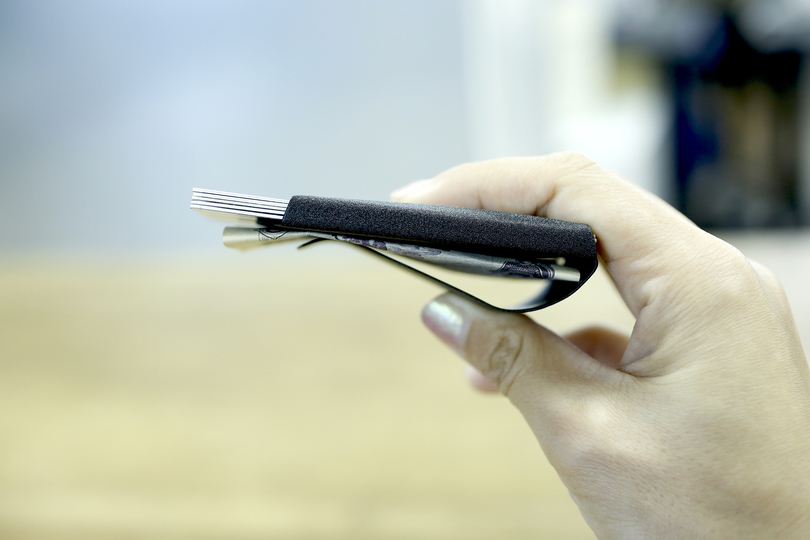 カードも収納できるマネークリップ「Blue Sincere」を使ったら、ミニマルな生活が実現した