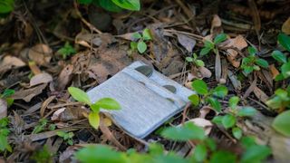 日本ではちょっと考えられないかも…。屋外で落とした財布を見つける、ユニークなアイデア