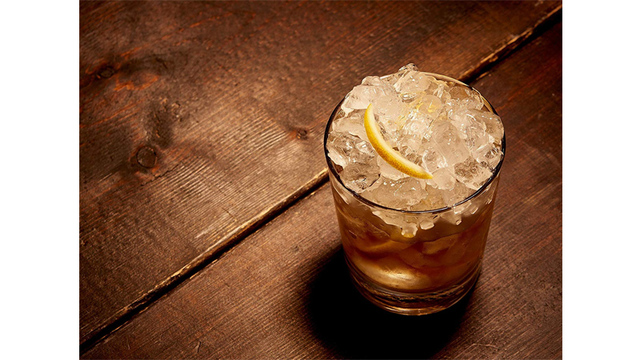 夏のドリンクやフードの涼味演出がはかどる! クラッシュアイス製氷機