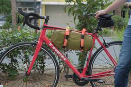 かさばる荷物も｢全部載せ｣。伸縮ストラップ｢WRAPTIE｣を自転車で使ってみた