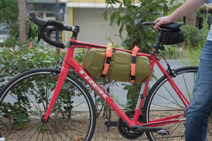 かさばる荷物も 全部載せ 伸縮ストラップ Wraptie を自転車で使ってみた ライフハッカー 日本版