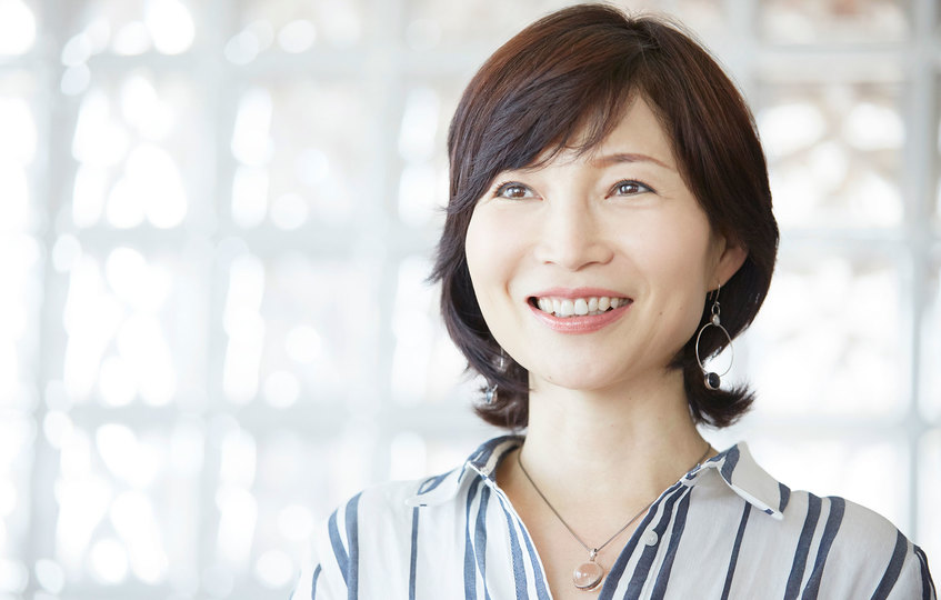 ペンも高い学費も不要。声に出して繰り返し読む、料理研究家・行正り香さんの英語上達法