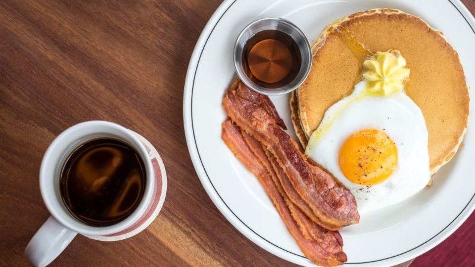ベーコンはいろいろなものにディップして食べると意外とイケる