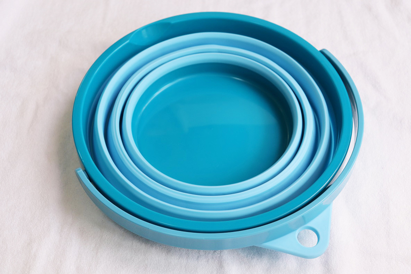 自宅でもアウトドアでもコンパクトに収納 ニトリの折りたたみバケツ ライフハッカー 日本版