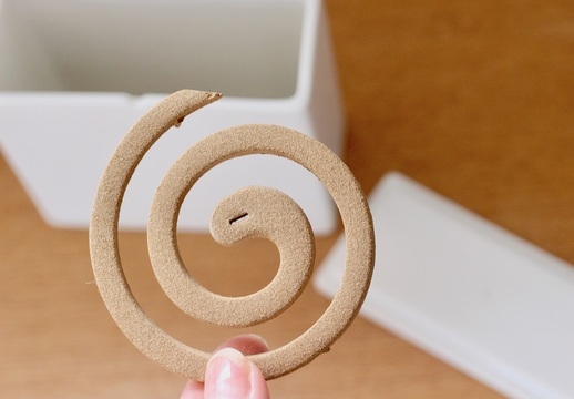 煙も臭いもなし 今年の夏は無印良品の蚊取り線香で快適に ライフハッカー 日本版