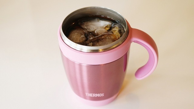 4時間後も氷が残る。仕事中に飲むコーヒーを快適な温度でキープできる魔法マグ【今日のライフハックツール・ベスト版】