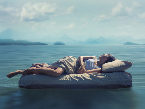 食事で眠りは変わる。睡眠の質を上げる夜食のコツ