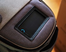 前代未聞の未来感とインパクト。持つだけで話題になる多機能バックパック｢LIFEPACK｣