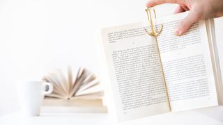 読書の時間をさり気なく高めてくれる北欧デザインの金属ピン「Page Anchor」がキャンペーンを開始