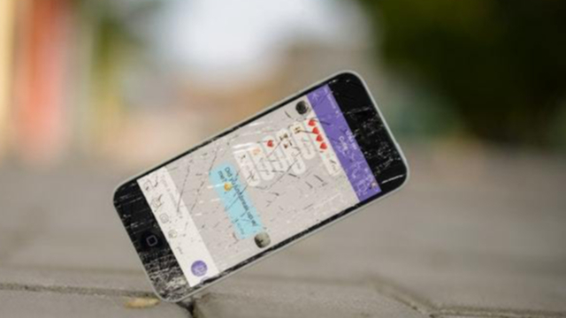 画面が粉々に割れても、一時的にスマホを使うためのテクニック