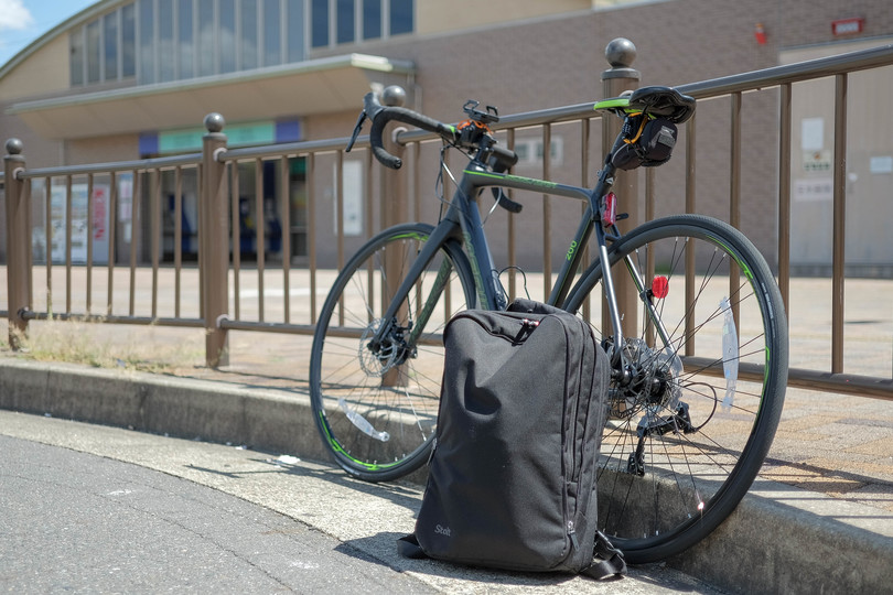 自転車通勤で使ってみた!英国発のコミューターバックパック「Stolt Alpha」