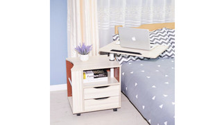 もうずっとベッドで作業しよ…。どんな姿勢でも使えるんだもの